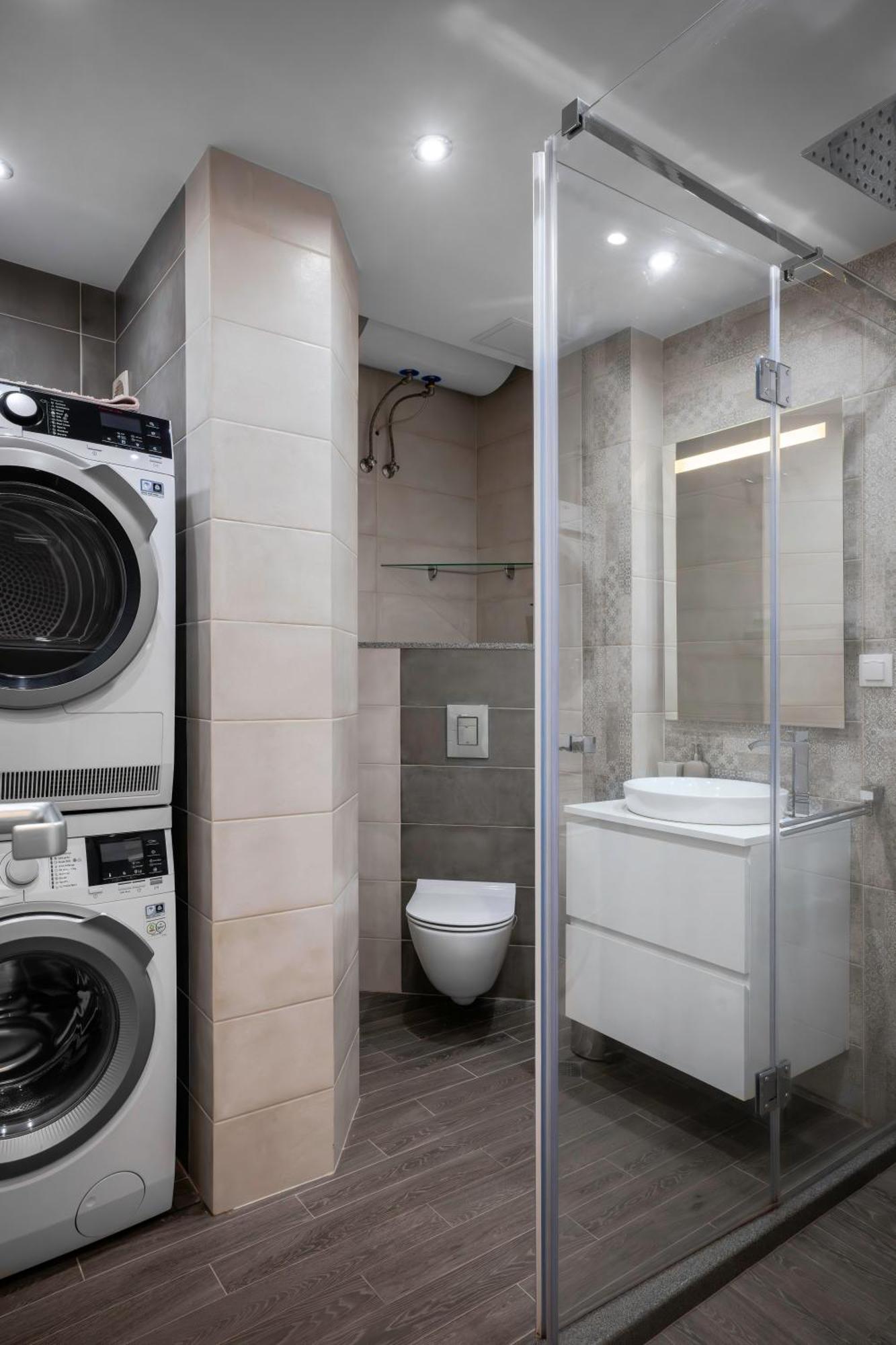 Luxurious 2 Bd Flat Near Ndk Apartemen