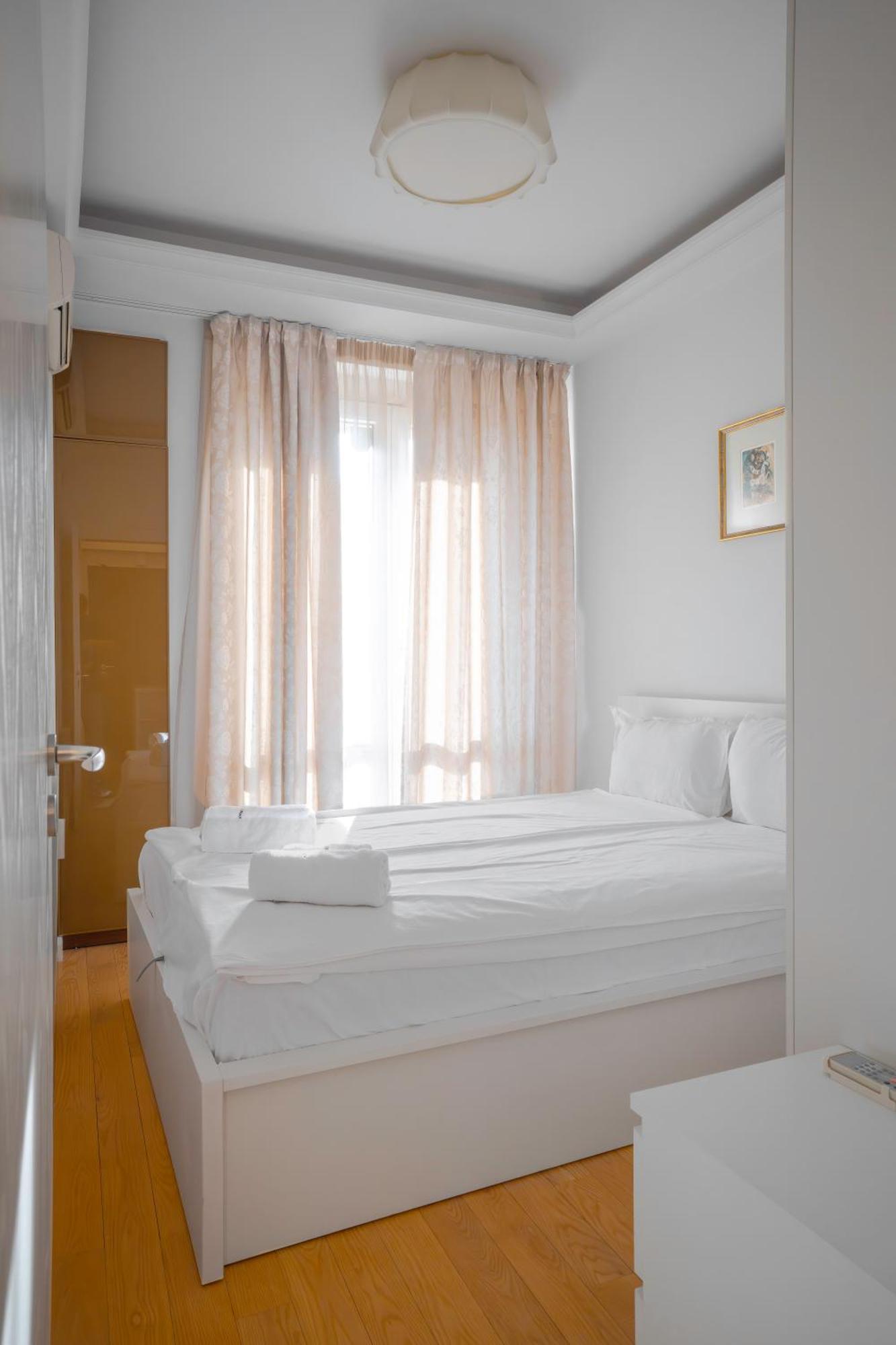 Apartment Central Luxurious 2 Bd Flat Near Ndk Sofia